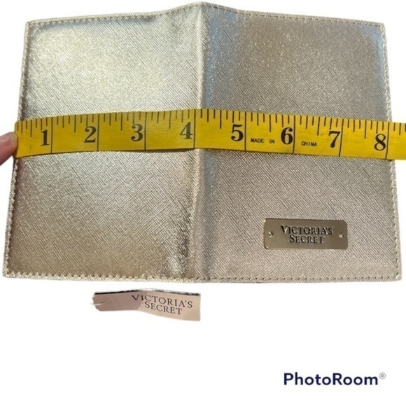 ▶️ Victoria's Secret ◀️ Gold passport holder - Picture 4 of 10